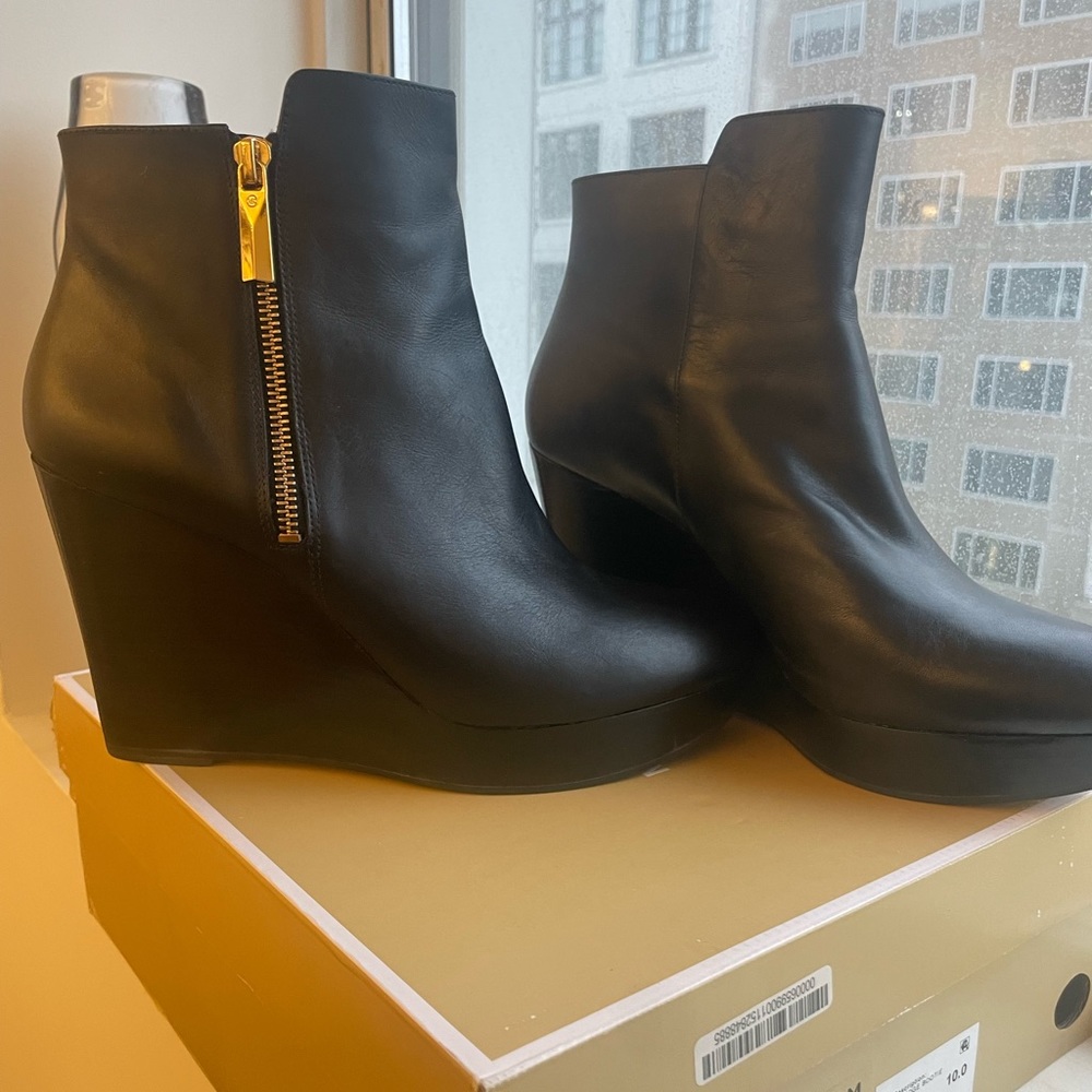 MICHAEL KORS Alane Wedge Leather Bootie